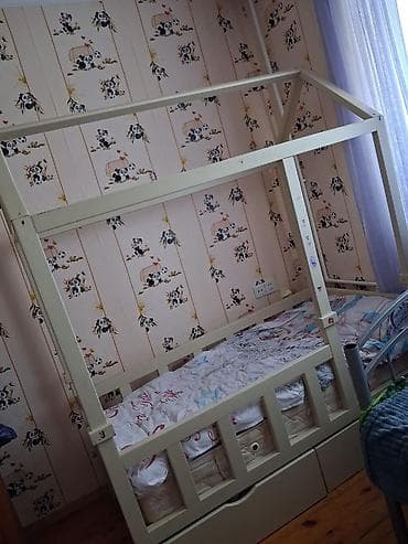 kalidor mebeli: Kravat 120 azn . Təcili satılır. Matras var. Təxmini ölçü hündürlük — 1