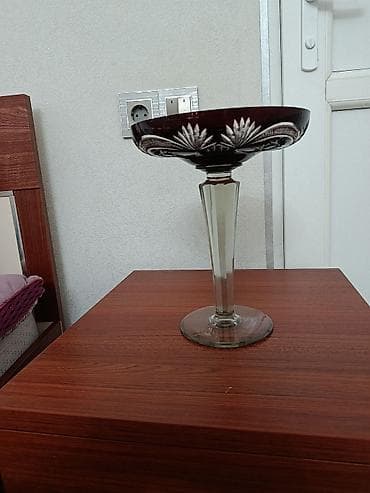 qab qaca: Kəsimli bəzəkli şüşə meyvə/gül qabı (ayaqlı) - Material: qalın şüşə — 3