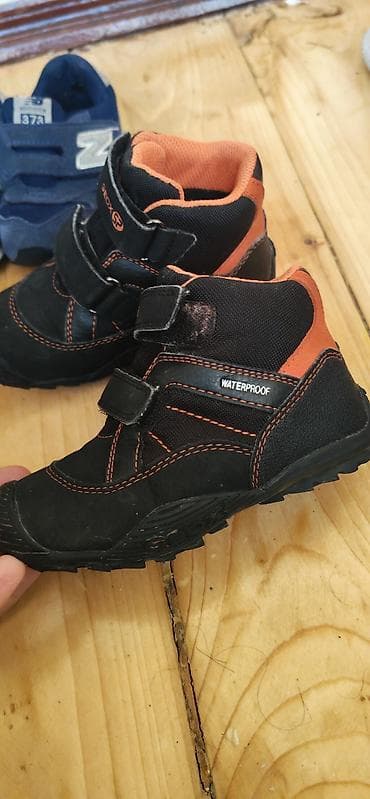 Alt paltar, corablar: Uşaq ayaqqabıları dəsti Hər biri brend ayaqqabılardır. Orginal — 4