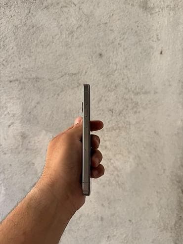 IPhone 15 Pro, Natural Titanium, Face ID — 4