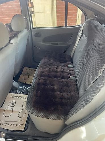 hyundai servis sumqayit: Ağ rəngli sedan, 4 qapı, kompakt ölçü və şəhər üçün qənaətcil həll — 5