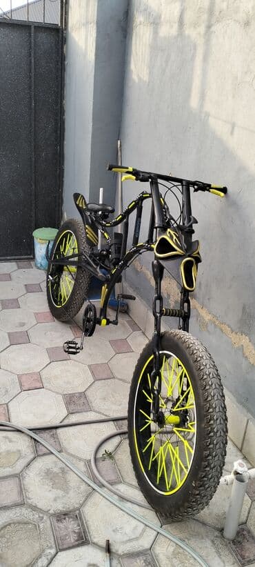traktor altlıqlı qara qadın bosonojkaları: 1700 sm3, 2024 il — 5