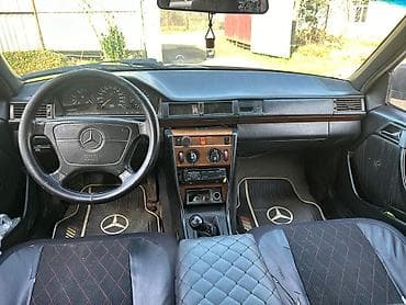 maşınlar niva: Mercedes-Benz E-Class: 2 l | 1993 il Sedan — 6