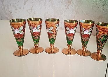 Qədəhlər, rəng - Yaşıl