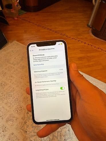 ağ evdəki telefon: IPhone Xr, Ağ, Face ID — 8