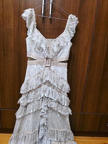 qizil satisi: 1 defe geyilib. yenidir. 50 manata satilir. L beden — 10