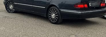 Mercedes-Benz E-Class W210 sedan, tünd boz rəng. R 17 orginal catsız