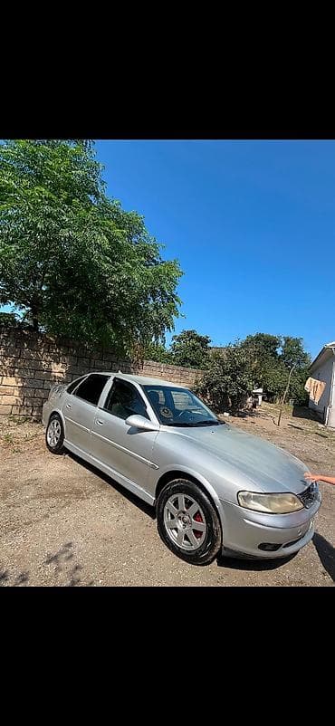 Opel Vectra: 1.8 l | 2001 il 324000 km Sedan — 2