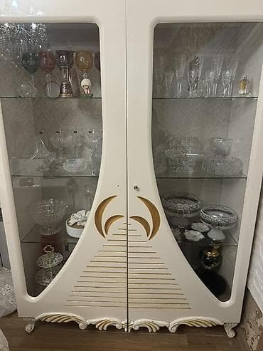 desler: Qonaq otağı mebel dəsti Tərkibi: - Geniş bufet-komod: 4 qapılı,iri — 2