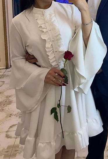 Ağ rəngli qısa don - Model: qollu, geniş ətəkli, qat-qat volan — 2