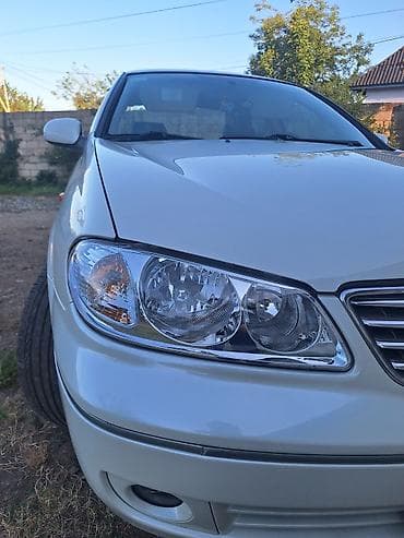 Nissan Bluebird: 1.6 l | 2007 il Sedan — 4