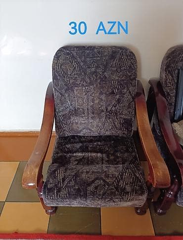 kitab rəfləri: Qiymətlər şəkillərin üzərində qeyd olunub. 
Maştağa 📍 — 10