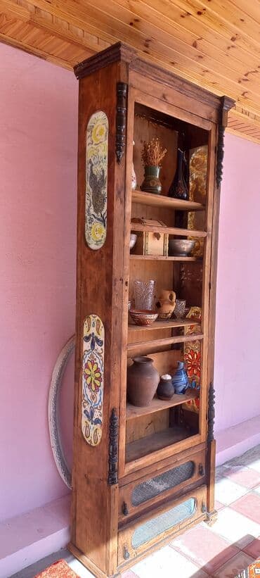Antiq qedimi şkaf
