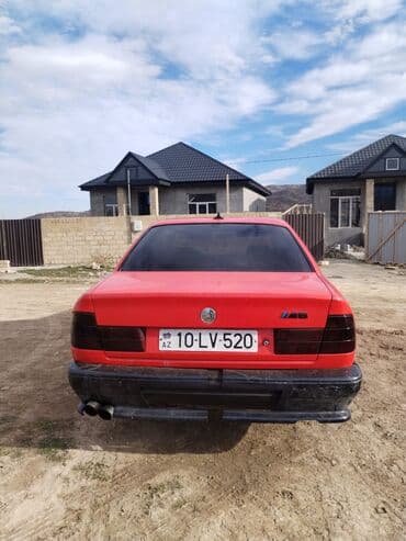 çeşqa maşın: BMW 5 Series (E34) sedan - Kuzov: 4 qapılı sedan, parlaq qırmızı — 5