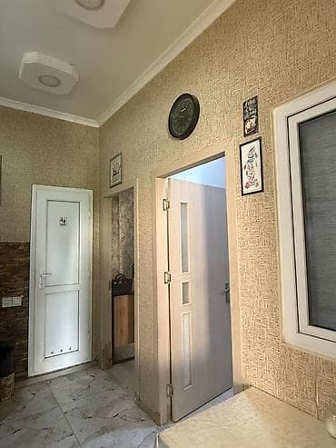 Mənzillər: 28 May metrosunun yaxınlığı, Dillər Universitetinin yanında, köhnə — 6