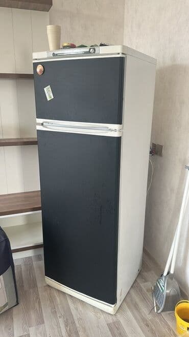 зил москва холодильник: Б/у 2 двери Indesit Холодильник Продажа, цвет - Черный — 1