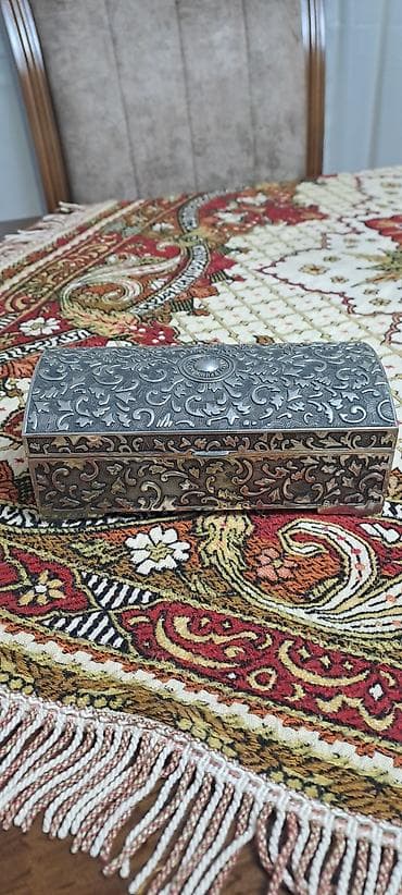 Metall oyma naxışlı zərgərlik qutusu - Material: metal korpus, üst və