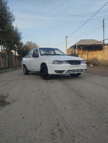 Аксессуары и тюнинг: Ağ rəngli sedan avtomobil Əsas xüsusiyyətlər: - Kuzov: 4 qapılı — 6