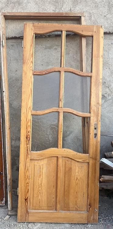 Taxta qapı və pəncərə dəsti . - Material: təbii ağac (şam ağacına