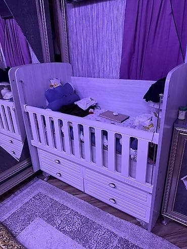 Beşiklər: Oğlan və qız üçün, İşlənmiş, Dördbucaq, Beşik, Dəstsiz, Matras ilə, Yellənmə mexanizm ilə — 2