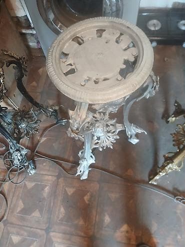gumuş eşyalar: Telefon altliq biri 40 manata — 2