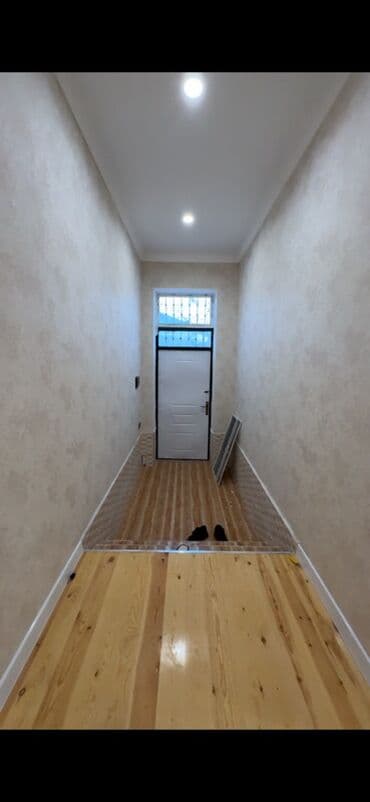 Kirayə mənzillər: Satılır: geniş daxili planlı, işıqlı mənzil/ev Xüsusiyyətlər: - Geniş — 9