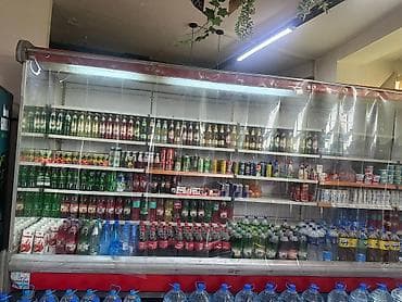 Soyuduculu içki vitrini – mağaza və kafe üçün - Geniş şüşəli vitrin