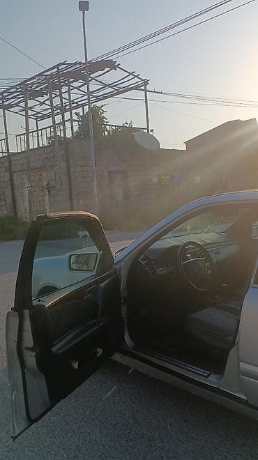 mercedes e240 kompressor: Mercedes-Benz E-Class: 2.3 l | 1996 il Sedan — 5