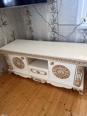 Düz TV altlığı, Polkalı, Taxtalı