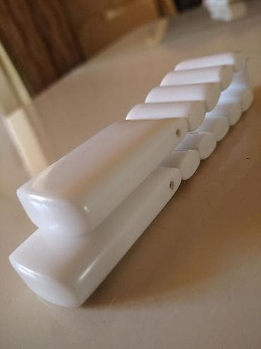 Təsbeh əl işidir - Material: möhkəm, parlaq ağ plastik - Quruluş