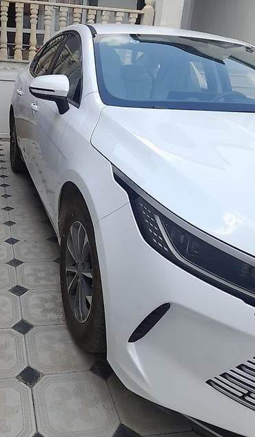 ups satisi: BYD sedan – ağ rəng, müasir dizaynlı ön barmaqlıq və tam LED işıqlar — 7