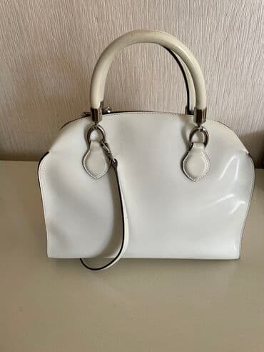 qaşlı çanta: Italiya brendi Coccinelle chanta,ag reng,böyûkdür.Alinib 450€ satiram — 2