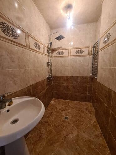 9 ci mikrorayon satilan evler: Bakı, 3 otaqlı, Köhnə tikili, m. Xalqlar Dostluğu, 82 kv. m — 14