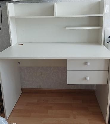 defder: Düz masa, Stulsuz, Polkalı, Siyirməli, Sadə laminat — 1