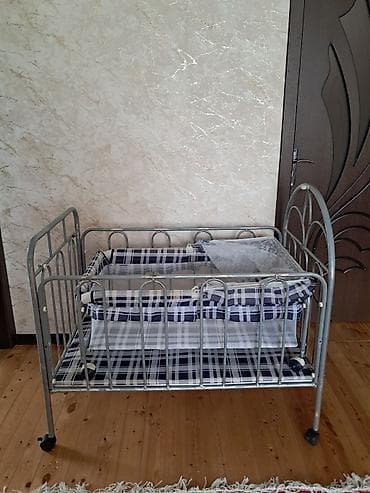 Beşiklər: Oğlan və qız üçün, İşlənmiş, Dördbucaq, Beşik, Dəst ilə, Matras ilə, Yellənmə mexanizm ilə — 3