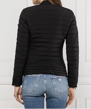 onlayn kurtkalar: Qadınlar üçün qara qısqa quilted yüngül jaket - Rəng: qara - Siluet — 2