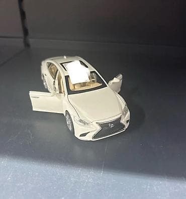 taxta oyuncaqlar: Leksus sedan miniatür model avtomobil - Miqyas: təxmini 1:32 - — 3