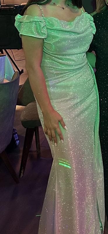 ag mirvari reng: 1 dəfə geyinilib. Artıq əynimə olmadıqına görə. satılır. Alana endirim — 1