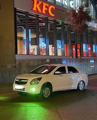 chevrolet cobalt: Chevrolet Cobalt sedan – ağ rəng, 4 qapı, şəhər və tras üçün qənaətcil — 2