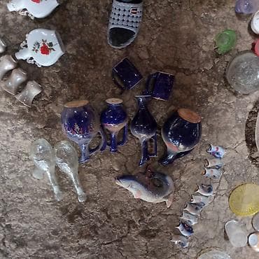 qızıl qələm: Müxtəlif vintage porselen və şüşə məmulatların qarışıq dəsti Tərkib — 3