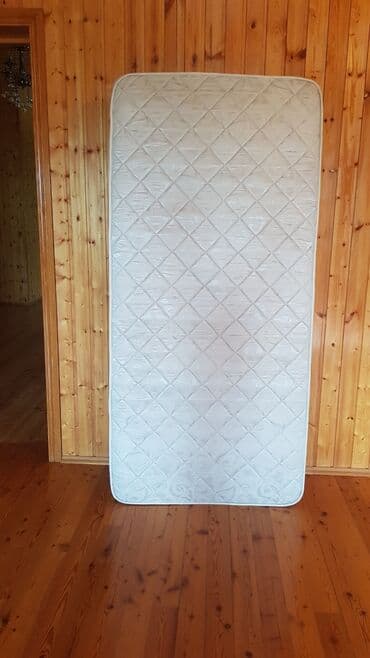 Az işlənmiş tək nəfərlik yataq