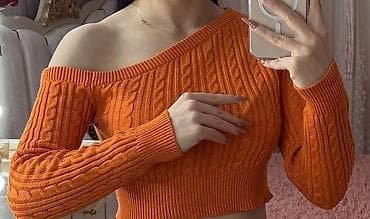 Məhsul: Qadın trikotaj sviter – “off-shoulder” kəsimli, qısa model -