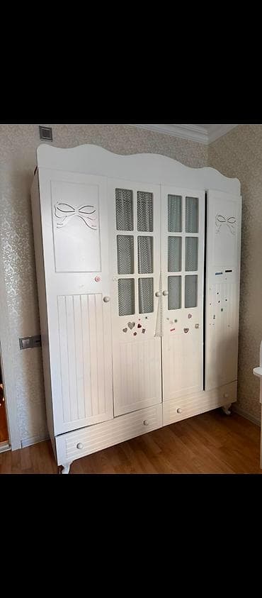 dola: 077 613 12 74 Ağ rəngli, klassik üslubda 4 qapılı uşaq otağı şkafı — 1