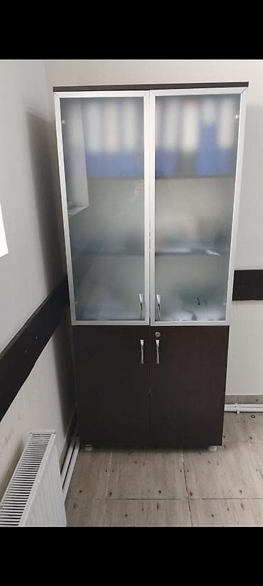 ikinci mebel: Ofis mebelləri dəsti Tərkibi: - Toplantı/iş masası: iri ölçülü — 8