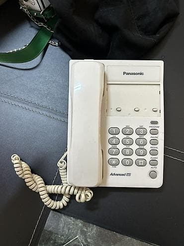 Panasonic "Advanced S" seriyasından olan bu simli telefon, etibarlı və