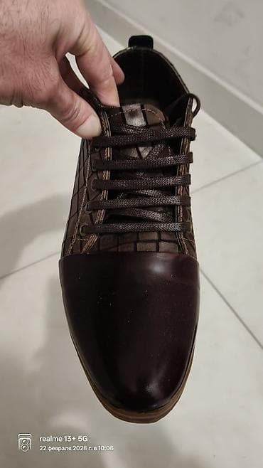 черные мужские мокасины: Kişi ayaqqabısı – qəhvəyi rəngdə, şnurbağlı model. Yan tərəfdə “GUCCI” — 2