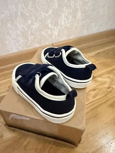 Детская обувь: H&M кеды 
Как новые 
Размер 23
Цена 10 — 2