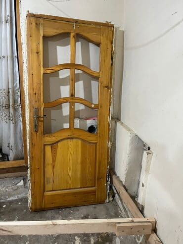 Ev qapısi 2 ededir eyni qapıdi tutacaqları üctündə petləsidə üztündə lalafo.az -da Ev qapısi 2 ededir eyni qapıdi tutacaqları üctündə petləsidə üztündə