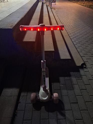 hover bohart: Uşaq skuterı – LED işıqlı, 3 təkərli işıqlı,musiqili - Rəng: açıq — 2