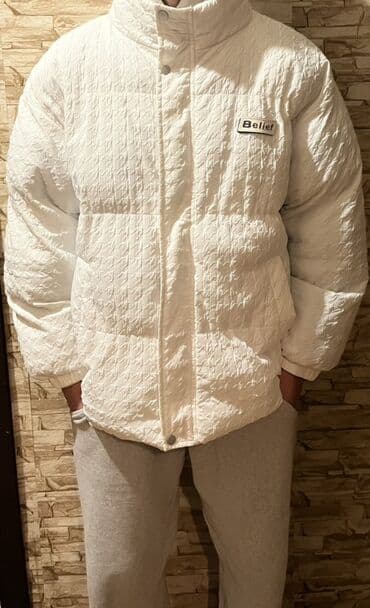 Ağ rəngli kişi şişmə kurtka – Belief loqolu - Rəng: ağ - Üslub: qısa